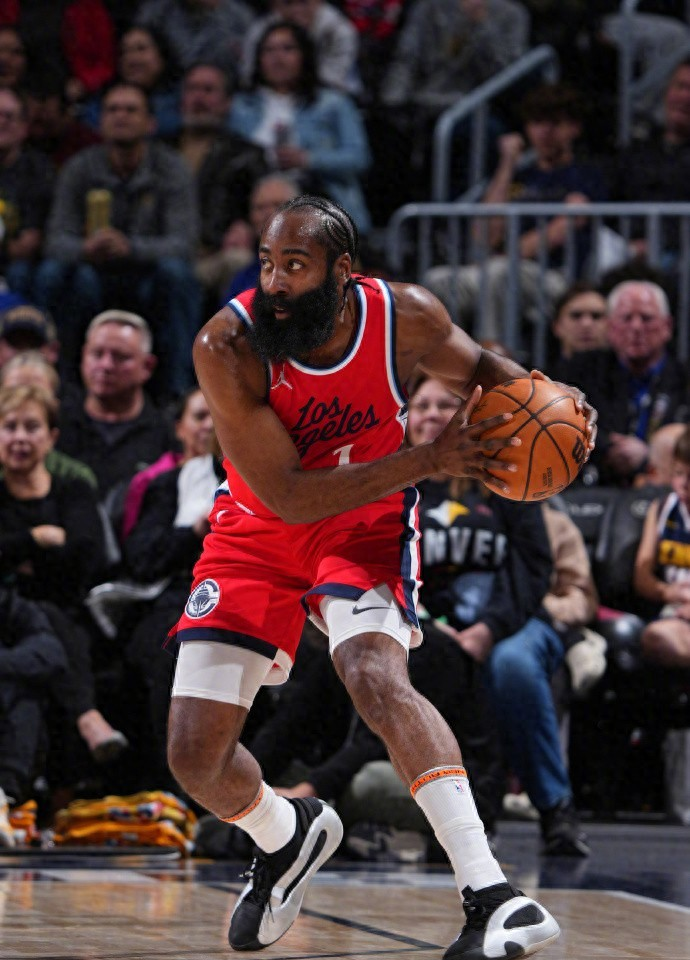 爱游戏-NBA常规赛国际比赛日再迎强敌，克里夫兰骑士刷新队史纪录，主帅态度——目标明确，赛程密集仍需轮换的简单介绍